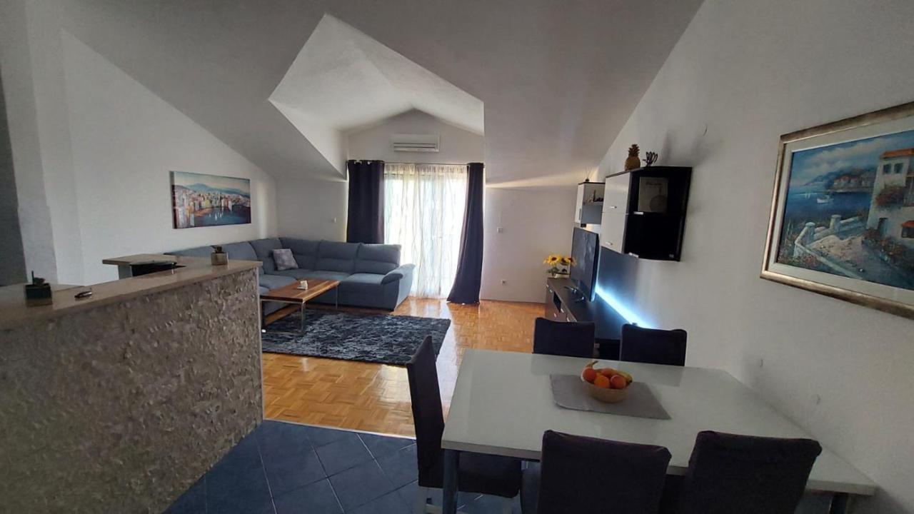 Apartment Frane Podstrana With Private Pool Bagian luar foto